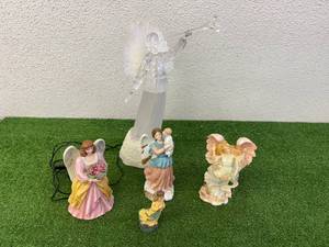 lot 117 image: Angels