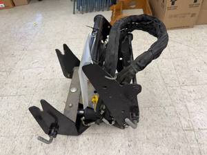 lot 9 image: John Deere Front Quick Hitch