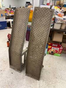 lot 21 image: Heavy Duty Car Ramps