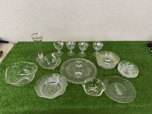 lot 125 image: Glass Items