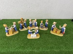 lot 130 image: Denim Day Figures
