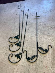 lot 165 image: Shepards Hooks