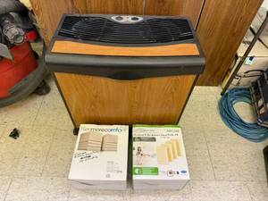lot 166 image: Kenmore Humidifier with New Filters