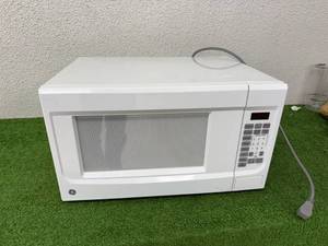 lot 210 image: GE Microwave