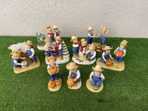 lot 213 image: Denim Days Figurines