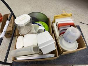 lot 260 image: 2 Boxes of Tupperware - Kitchen Storage Items