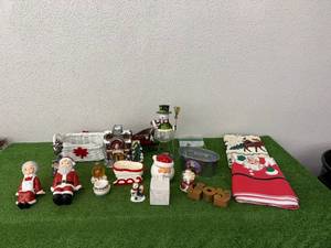 lot 266 image: Holiday Items