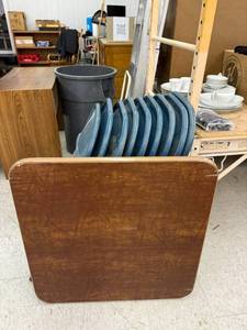 lot 271 image: Card Table & 9 Metal Folding Chains