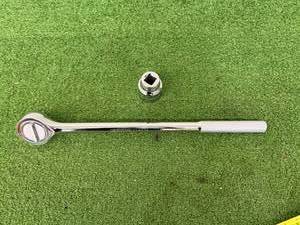 lot 286 image: John Deere 34 Drive Ratchet with 1 12 Socket