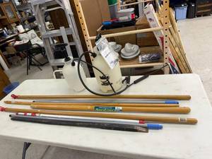lot 290 image: Sprayers, Long Handles & Pry Bar