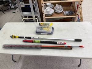 lot 293 image: Light Bulb Changing Pole with Extras, Reflective Rods & Rebar