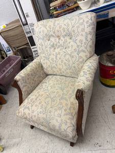 lot 301 image: GliderRocker Chair