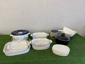 lot 305 image: Crock Pots & Baking Items