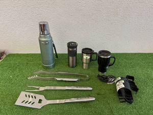 lot 306 image: John Deere Grill Items, Mugs & Thermos