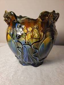 lot 325 image: Antique Majolica Jardinaire Planter