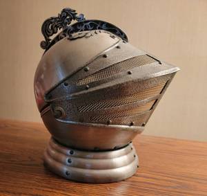lot 320 image: Knights Helmet Cordial Tantalus Set