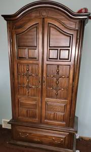 lot 22 image: Retro Sumter Korn Cabinet Wardrobe Armoire