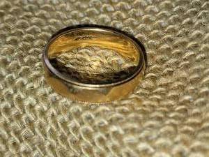lot 16A image: 14K Yellow Gold Wedding Band Ring  Sz 10, 7g