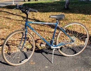 lot 401 image: Specialized Crossroads Bicycle  Blue
