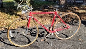 lot 402 image: Vintage Schwinn 10 Speed Bicycle  Red, as