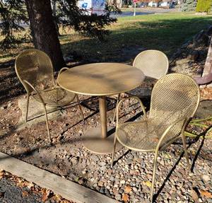 lot 374 image: Patio Bistro Table with 3 Chairs