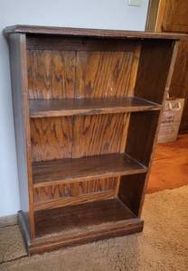 lot 416 image: 3 Shelf Bookcase