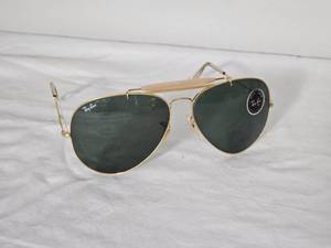 lot 81 image: Vintage Ray-Ban Outdoorsman II Aviator Sunglasses - Bausch & Lomb USA