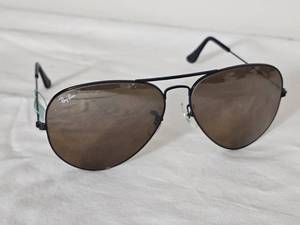 lot 82 image: Ray-Ban L2821 Aviator Sunglasses - Black Frame, B-15 Lenses