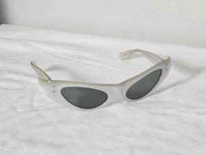 lot 88 image: Vintage B&ampL Ray-Ban USA Marcellina White Cat-Eye Sunglasses