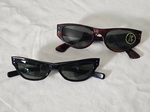 lot 85 image: Vintage Ray-Ban B&ampL USA Sunglasses - Tortoise & Black Pair