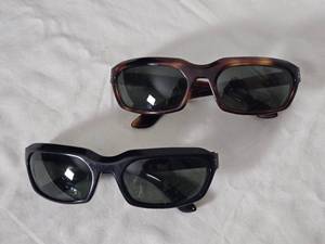 lot 99 image: Pair of Vintage B&L Ray-Ban USA Cat-Eye Sunglasses  Playtime Tortoise & Solette Black