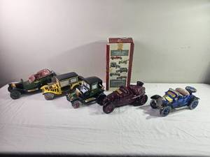 lot 432 image: Garnier Liqueurs Antique Cars Collection Ceramic Decanters  Group of (5) w Box