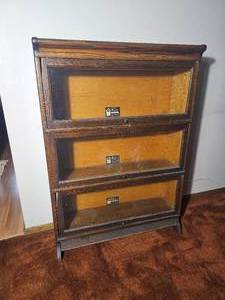 lot 25 image: Antique Viking Stacking Barrister Bookcase  Oak 3-Section  34W