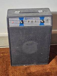 lot 429 image: Vintage Lindell Model 601 Solid State Guitar Amplifier