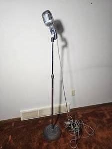 lot 441 image: Electro-Voice 647A Cardyne I Vintage Microphone on Cast Iron Stand