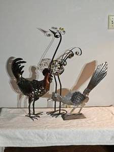 lot 443 image: Decorative Metal Bird Sculpture Trio  Rooster, Peacock & Roadrunner