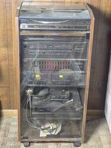 lot 560 image: Technics Component Stereo System Rack  SL-L24  SU-V95  SH-8029  RS-T25  CD Changer