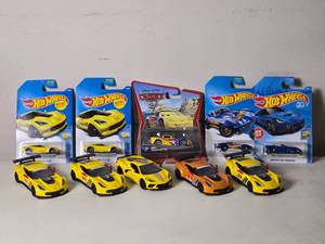 lot 131 image: Die Cast Model Cars - 14364 - Hot Wheels - Corvette C7 Z06 Collection (10)