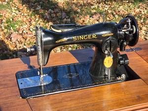 lot 551 image: Vintage Singer Sewing Machine in Wood Cabinet with Matching Bench  Model AG915966
