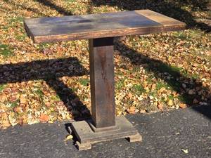 lot 552 image: Weathered Arts & Crafts Wood Table