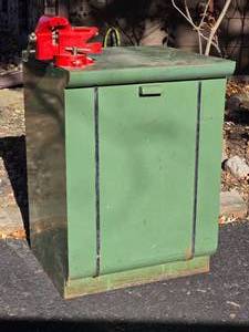 lot 458 image: Heavy-Duty Steel Shop Cabinet with Mounted Bench Vise
