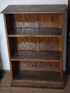 lot 451 image: Vintage Solid Oak 3-Shelf Bookcase