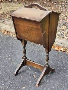 lot 557 image: Vintage Wood Sewing Stand with Handle Top