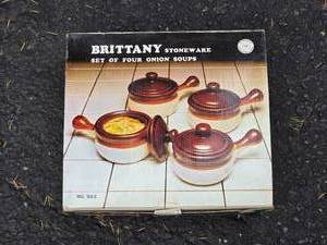 lot 558 image: Brittany Stoneware Set of Four Onion Soup Crocks  Boxed