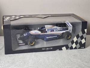lot 101 image: Formula 1 Die Cast Model Cars - 118 - Pauls Model Art - Williams Renault FW15 #2 Damon Hill (1993)