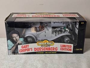 lot 67 image: Die Cast Model Cars - 118 - ERTL - Gary Coopers Dusenberg SJ Roadster (1935)