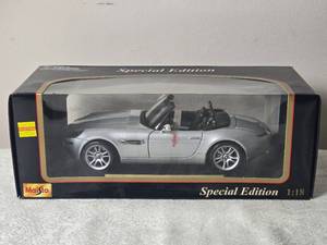 lot 55 image: Die Cast Model Cars - 118 - Maisto - BMW Z8