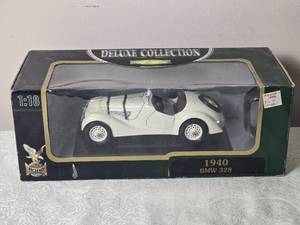 lot 54 image: Die Cast Model Cars - 118 - Road Signature - BMW 328 (1940)