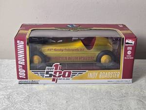 lot 53 image: IndyCar Die Cast Model Cars - 124 - Greenlight - Indy Roadster (2016)