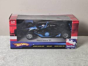 lot 52 image: IndyCar Die Cast Model Cars - 124 - Hot Wheels - Danica Patrick #7 Dallara IR-05 (2009)